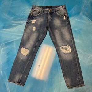 SOLD
Zara basic distressed denim jeans size 4-6
